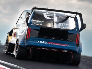 Ford Transit SuperVan 4.2 szybszy od Porsche i Corvette
